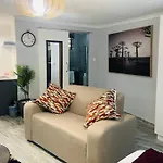 Apartment 8, 163 On Bez