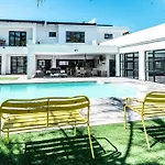 Private Modern 10 Bdrm Home Tucked Away In Sandton