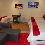 Multipurpose Suite, Lounge, Bedroom 4 Beds, Separate Kitchen & Toilet, Booking Ideal For Single, Double, Family, Group, Wifi, Dstv, Netflix,Youtube