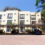 Theto\'S At Village Blues Sandton
