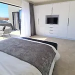 Mint Apartments Greenside