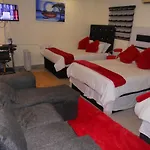 Mira Lodge Home Away
