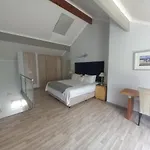 Mount Royal - 32 Large 1 Bed With Balcony Upstairs