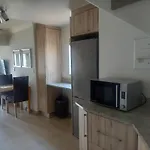 Mount Royal - 32 Large 1 Bed With Balcony Upstairs