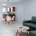 Kuboid Homes - Executive 2Bed 2Bath Apartment With Backup Inverter In Sandton