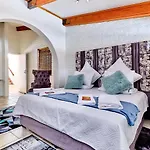 Charming House In Sandton With An Inverter