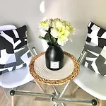 Apartment In Sandton, Rivonia