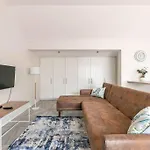 31 On Gambia B - Lovely Apartment With Secure Parking