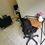 Neat And Cozy Apartment In Central Rosebank With Unlimited Wi-Fi And Backup Power