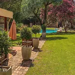 Horse\'S Neck Guest Lodge