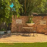 Horse\'S Neck Guest Lodge