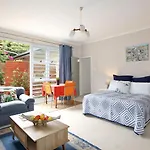 Four C\'S Guest Units In Craighall Park