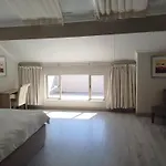 Mount Royal 09 - Large 1 Bed With Balcony