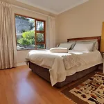 2 Bed Cottage, Bryanston, Sandton