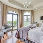 Villa Tasha Luxury Suites, Lanseria