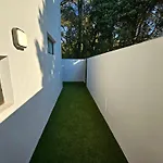 2Br Apt With 2 Kitchens & Balcony
