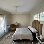 Secure Executive Apartment, Wifi, Solar Power, Netflix
