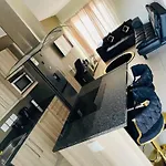The Atrium-Jobak Guest Apartment