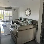 The Cedar Luxury Apartment 3 Bedroom
