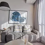 Hotel Apartment In Sandton Pool View