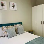 Modern 3 Bedroom Apartment