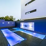 Modern 3 Bedroom Apartment