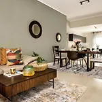 Woman Era-Penthouse Apartment