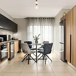 Woman Era-Penthouse Apartment