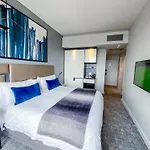 Sandtoncity-Apartment-Sleeps2-Pool-Parking