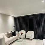 Luxury Apartment At The Paramount