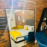 Champagne Apartment On Main