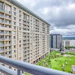 An Elegant 2-Bedroom Apt In Sandton