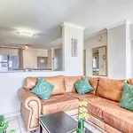 An Elegant 2-Bedroom Apt In Sandton