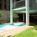Jlb Cozy Luxury Apartment, Sandton
