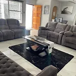 Semeni Asante Guesthouse Getaway