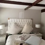Coty And Reuben\'S Guesthouse