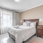 Airville Luxury Apartments, 7Min Drive To Cresta Mall