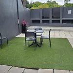 Modern Spacious 1Br Apartment At The Bolton Rosebank