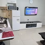 Gold Crown Room And Parlour Self-Catering Apartment With Balcony, Netflix & Youtube