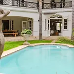 Hyde Park Retreat