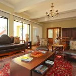 12 On Hillel Guest Manor