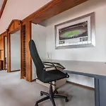 Sandown Estate Apartment
