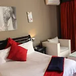 Flamboyant Guest Lodge