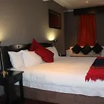 Flamboyant Guest Lodge