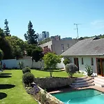 Mizizi House Of Sandton B & B
