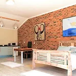 New Barn Room Private Space, Fibre Wifi, Vegan Home