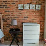 New Barn Room Private Space, Fibre Wifi, Vegan Home