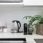 Trendy Melrose Apartment