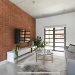 Trendy Melrose Apartment