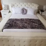 Alimop Guesthouse